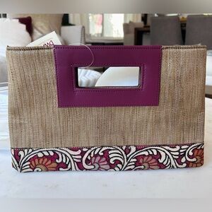 NWT! Gorgeous clutch / handbag  Zippered, light and versatile